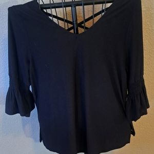 3/4 length black shirt